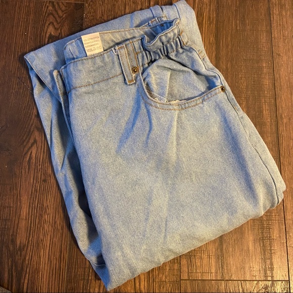 Light Denim Mom Jeans - Picture 6 of 6